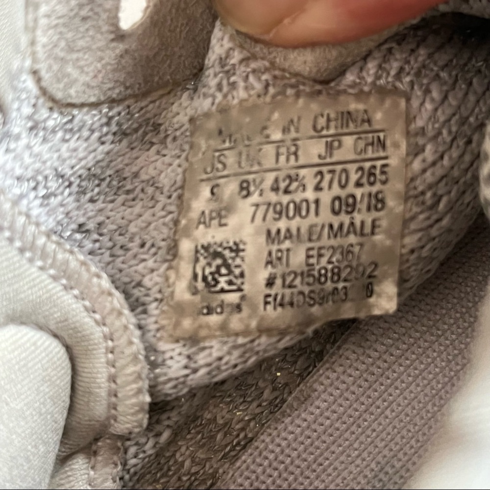 VGUC Yeezy Boost 350v2 static size 9 - Picture 11 of 13